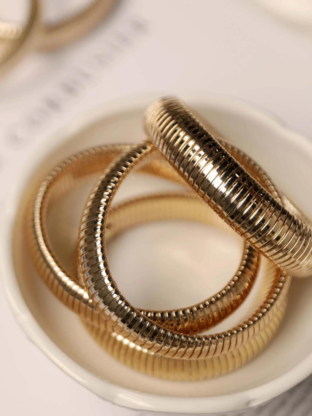 Široký náramek z titanu a oceli