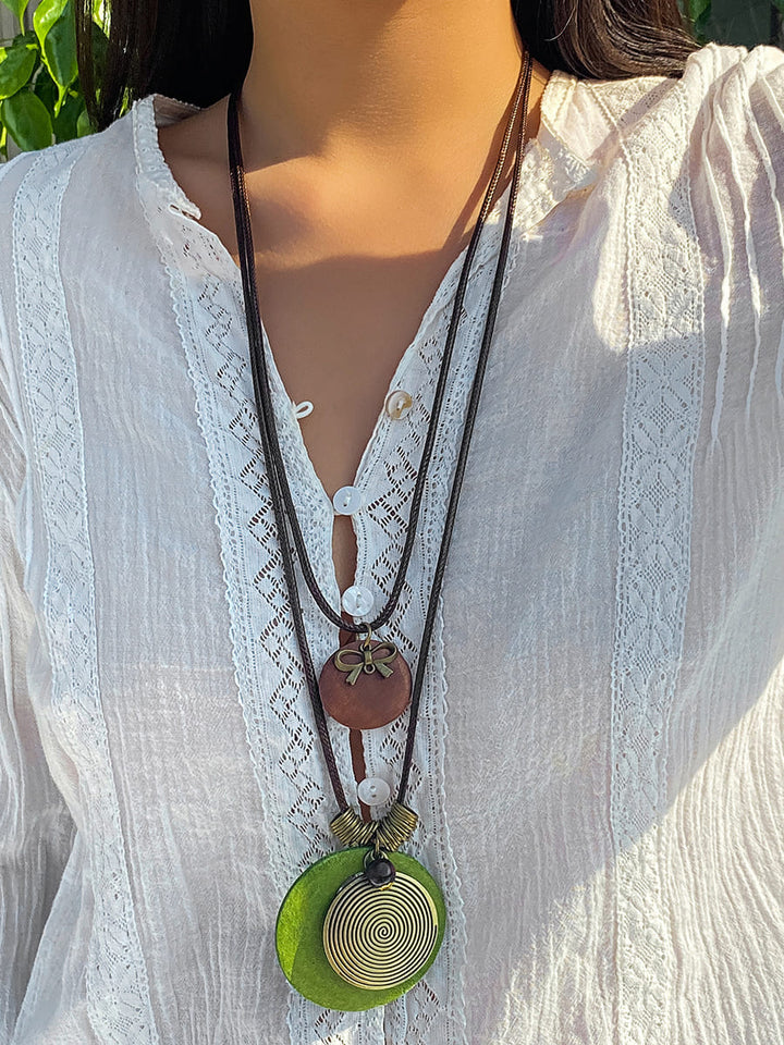 Dlouhý náhrdelník s dřevěnými disky a korálky