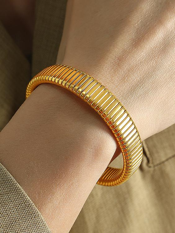 Široký náramek z titanu a oceli